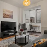 Old Town Nest Apartman Bukarest