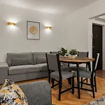 Old Town Nest Apartman *