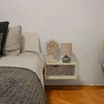 Old Town Nest Apartman *