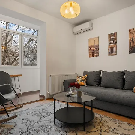 Old Town Nest * בוקרשט