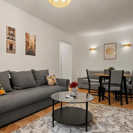 Old Town Nest * Бухарест