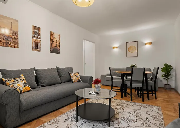 Old Town Nest * Бухарест