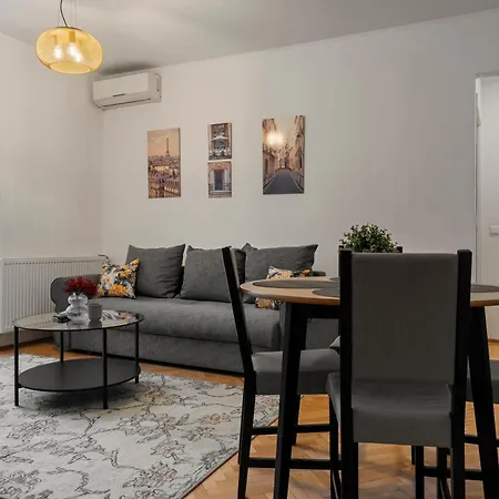 Old Town Nest Apartment *