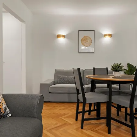 Old Town Nest Apartment