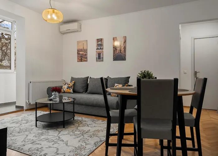 Old Town Nest Apartment *